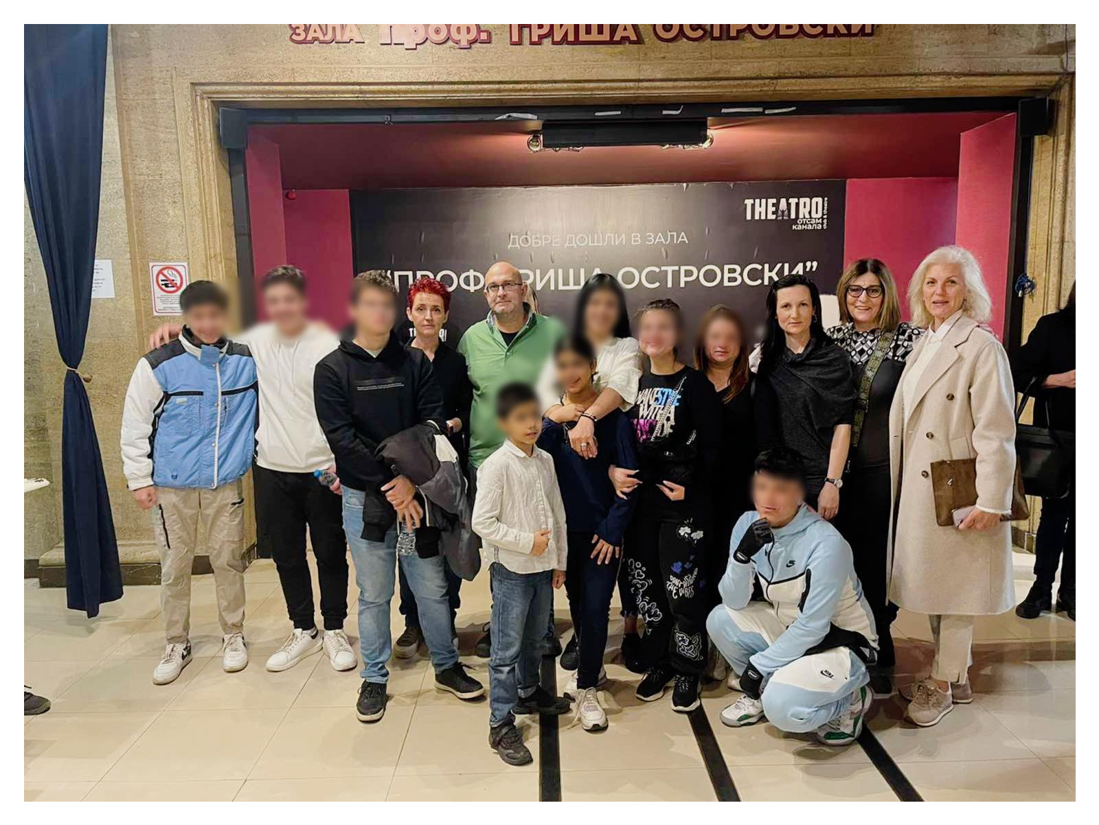 Извънредно неудобно в Théatro